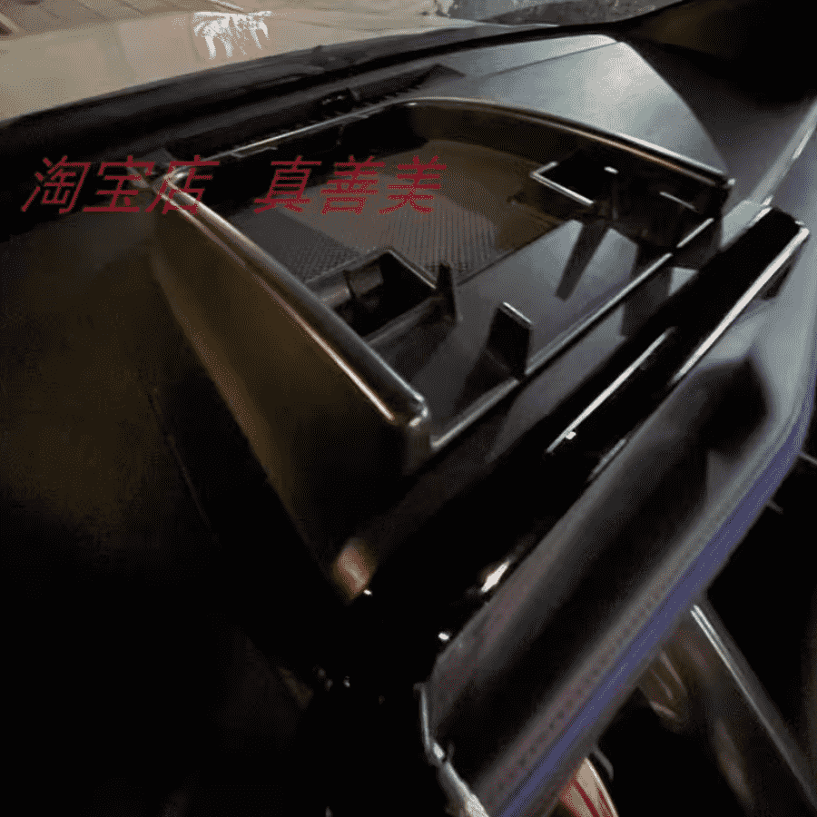 Xevaban.com ở 214 Giải Ph&oacute;ng l&agrave; đơn vị chuy&ecirc;n cung cấp phụ kiện oto, đồ chơi oto,&nbsp;đồ chơi yaris cross,&nbsp;phụ kiện yaris cross, xevaban, 214 giải ph&oacute;ng, khay đựng đồ taplo yaris cross, khay để đồ taplo yaris cross, hộp đựng đồ taplo yaris cross.